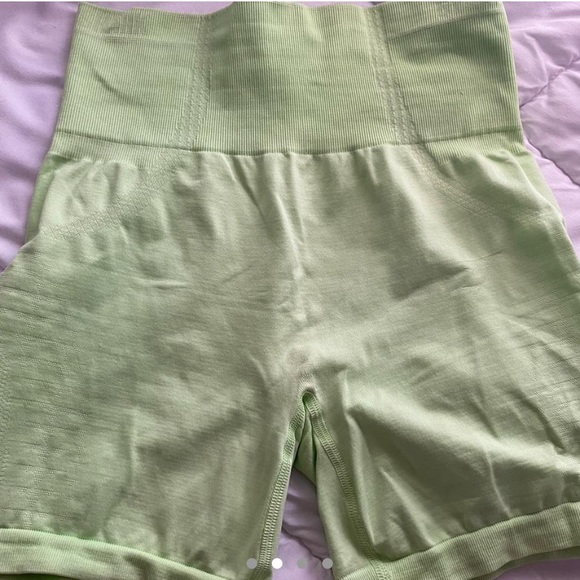 Apex Seamless Shorts in Green/Light Green 💚 - Picture 3 of 4